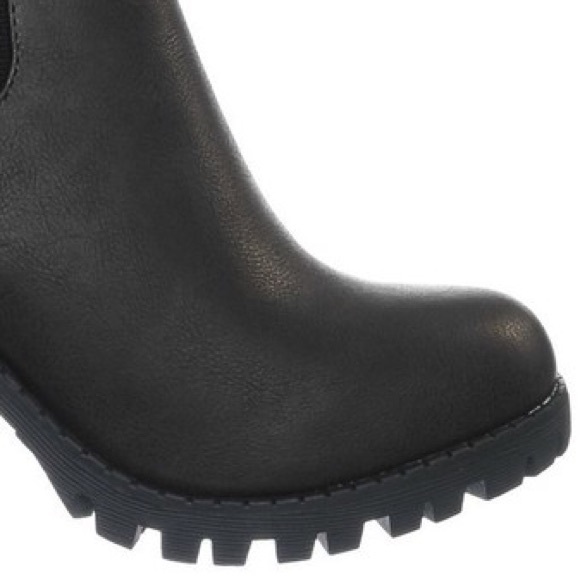 Soda Shoes - Soda Glove Black Platform Faux Leather Lug Bootie